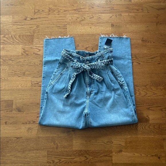 NWT Abercrombie High Rise Mom Jeans Denim 2 26 Blue Medium Paperbag Braid Belt - Picture 6 of 6